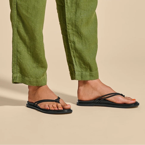 NWT OluKai ‘aka Sandals, in Black - Picture 12 of 14
